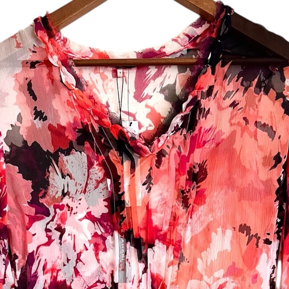 Elie Tahari Tops - Elie Tahari 100 % Silk Ashlyn V Neck Colorful Lightweight Blouse